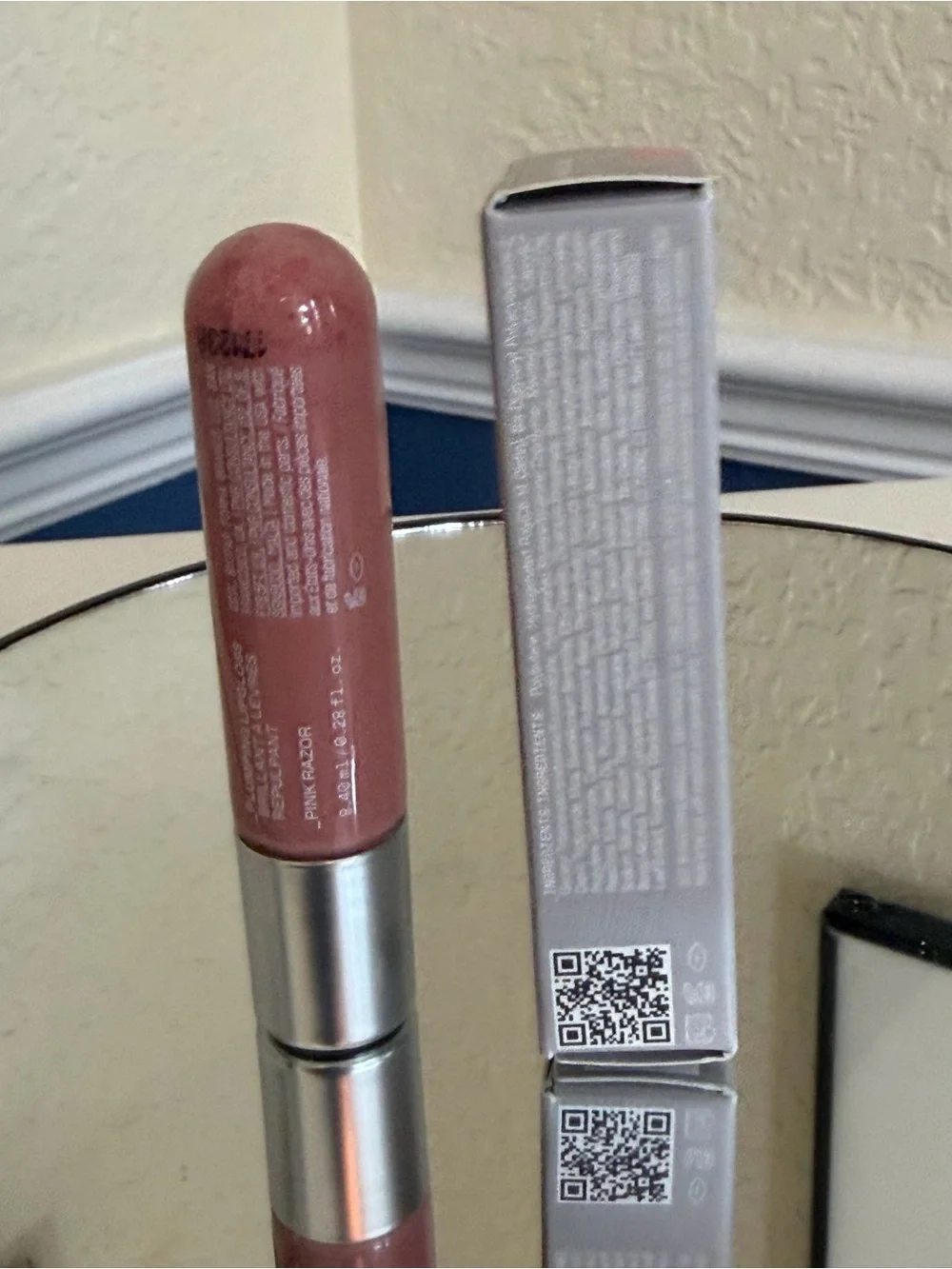 R.E.M. Beauty On Your Collar Plumping Lip Gloss Pink Razor